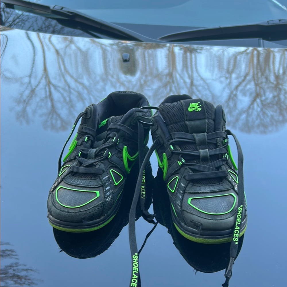 Nike Kids Black and Green Sneakers